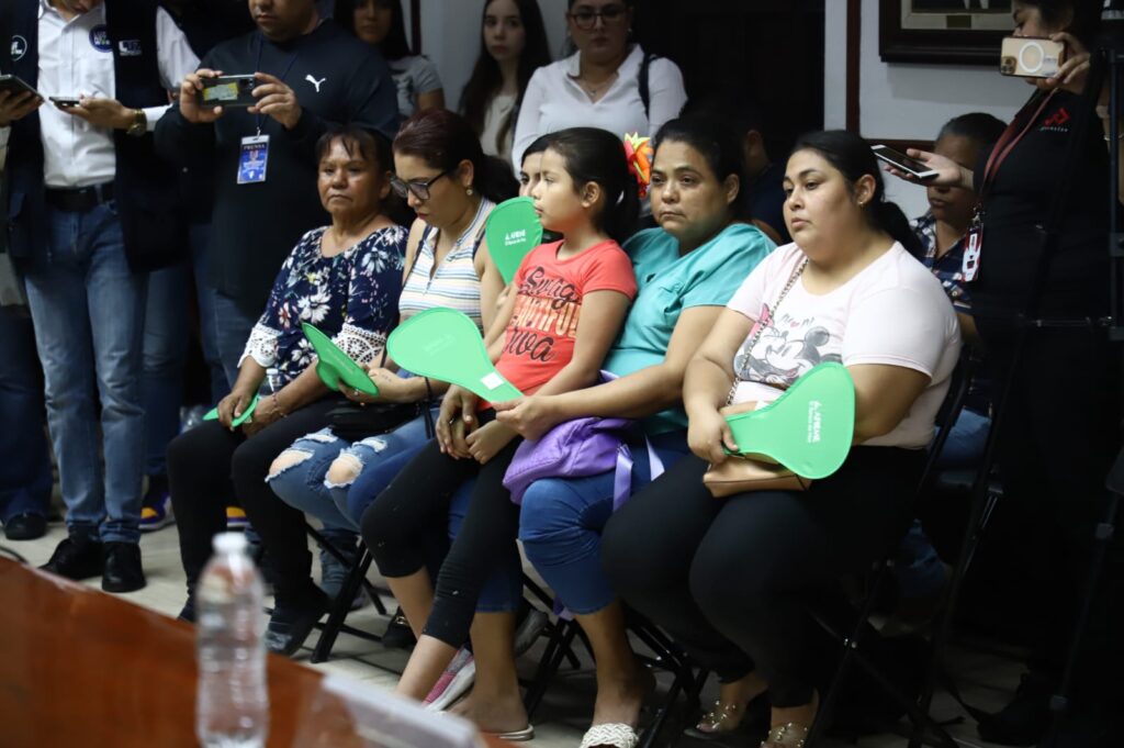 Mujeres emprendedoras en el salón de Cabildos de Culiacán