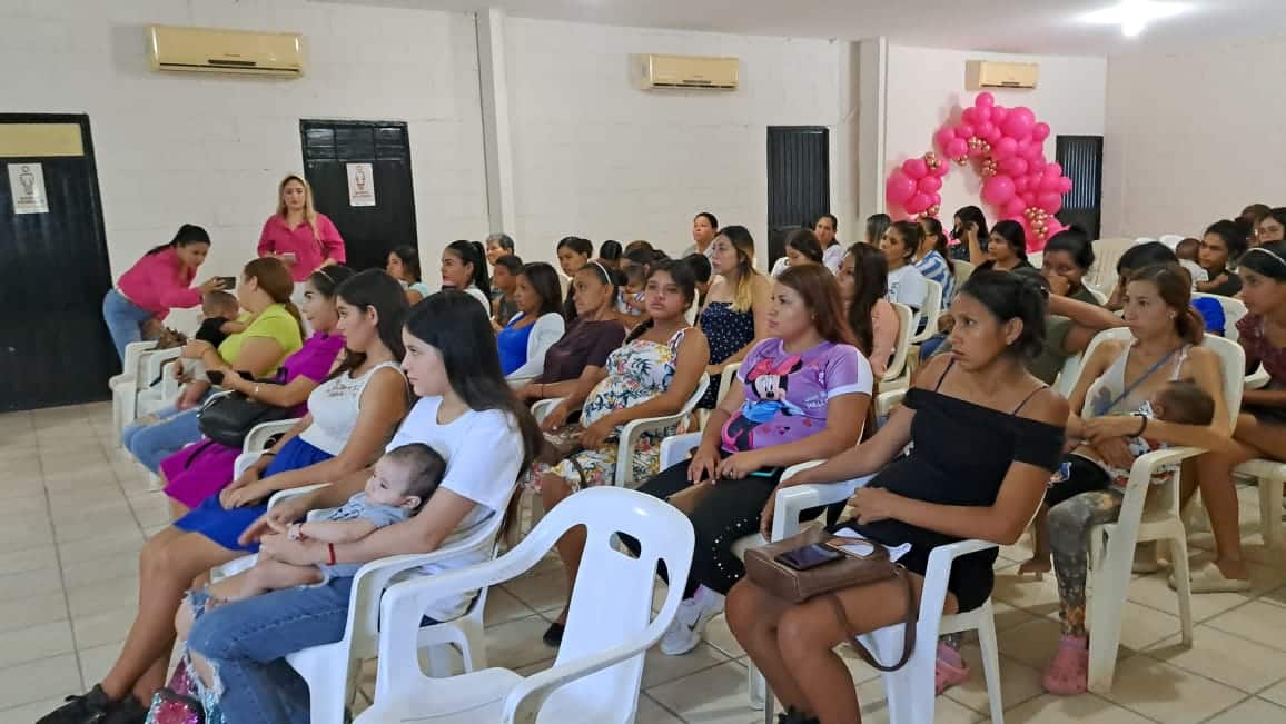 Mujeres en conferencia