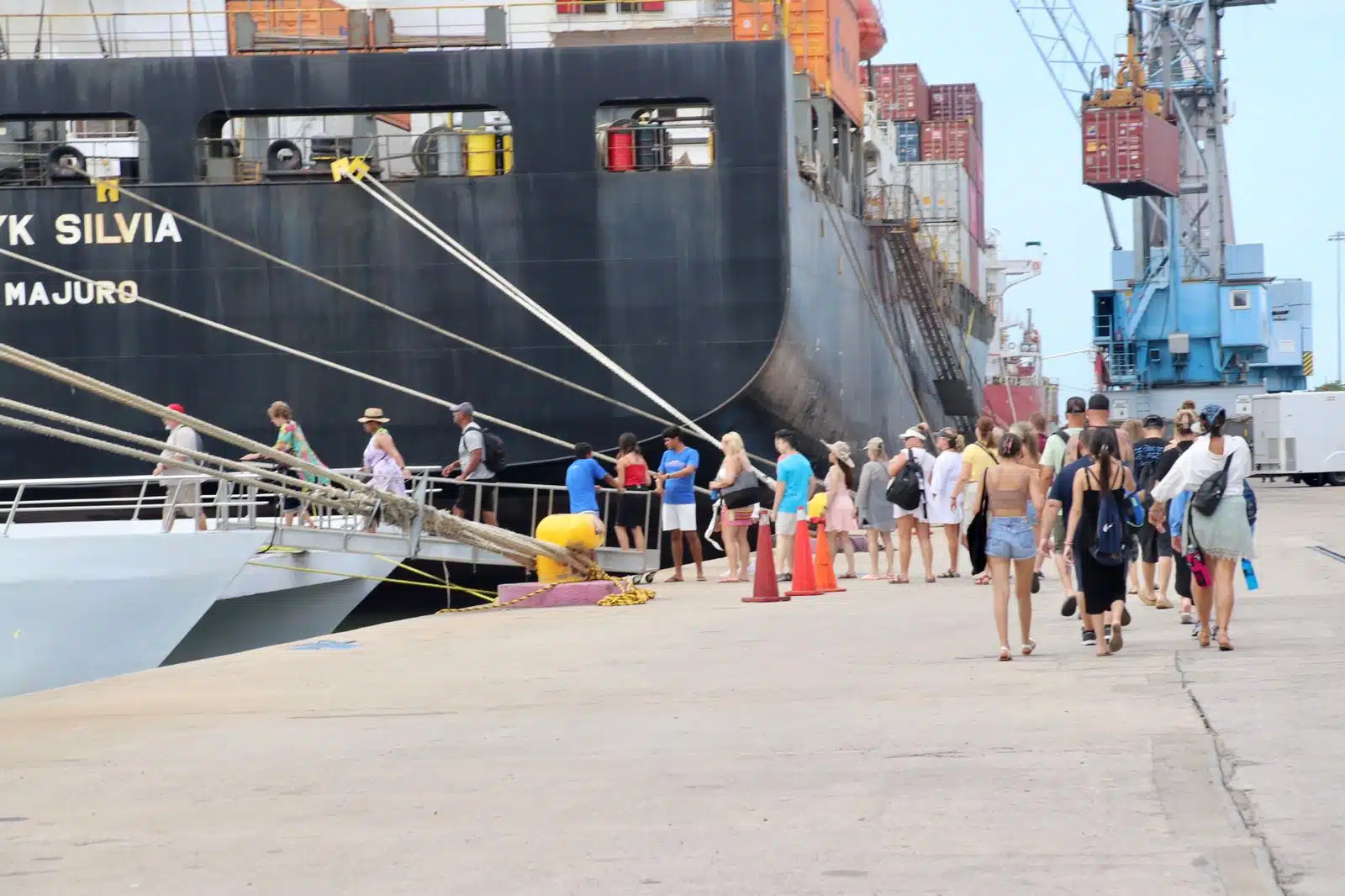 El crucero turístico Carnival Panorama entró a los muelles fiscales proveniente de Puerto Vallarta, Jalisco