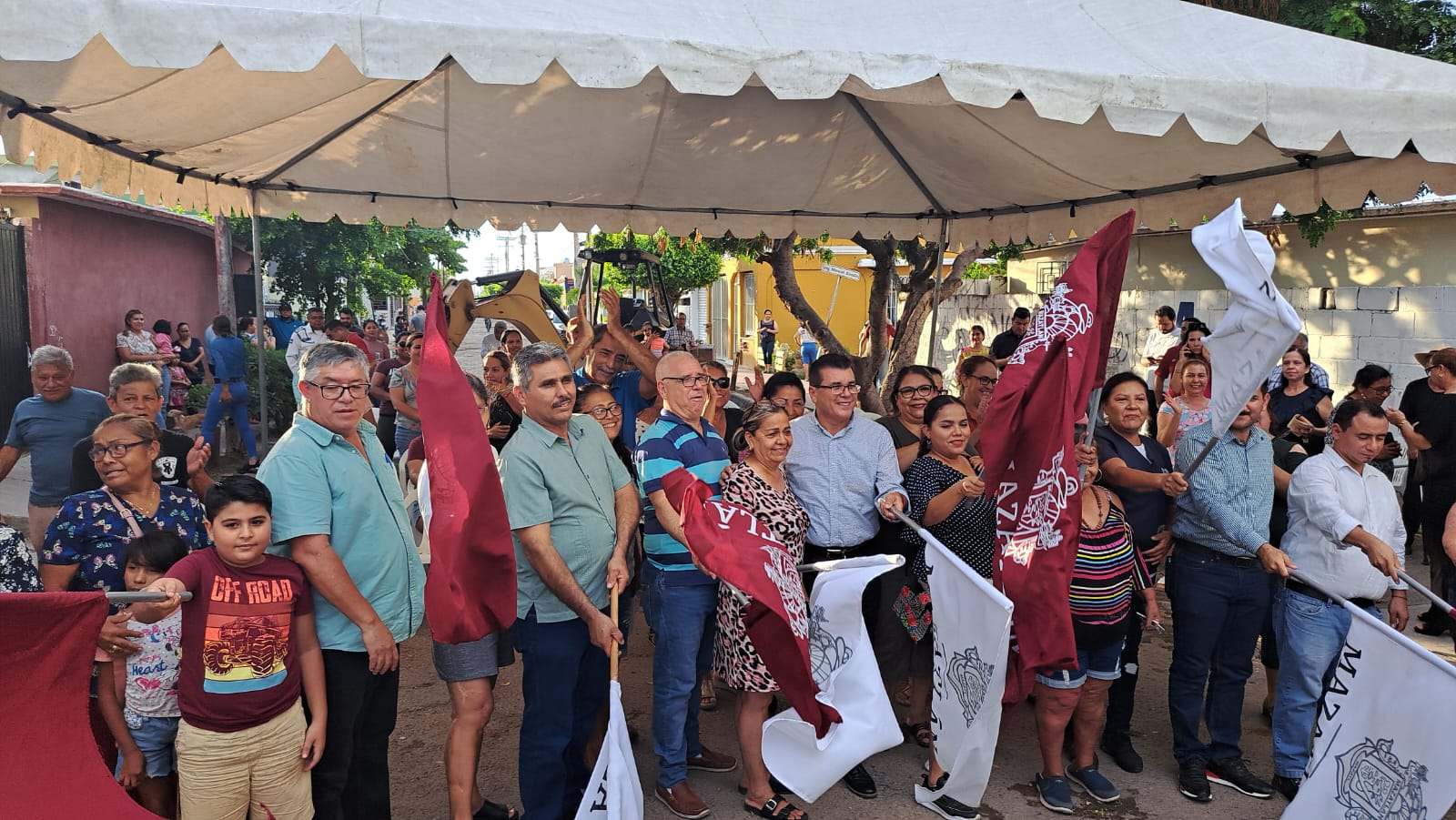 Edgar González Zatarain puso en marcha los trabajos de pavimentación de esta vialidad