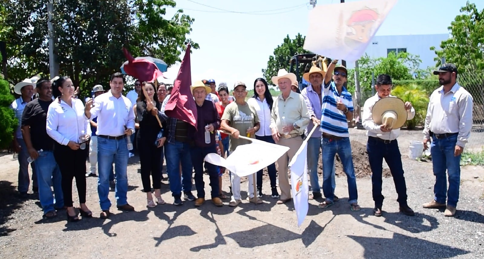Autoridades municipales dieron por iniciada la obra de ampliación.