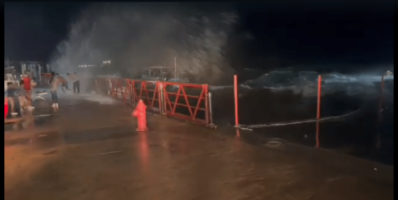 Fuerte oleaje en Topolobampo
