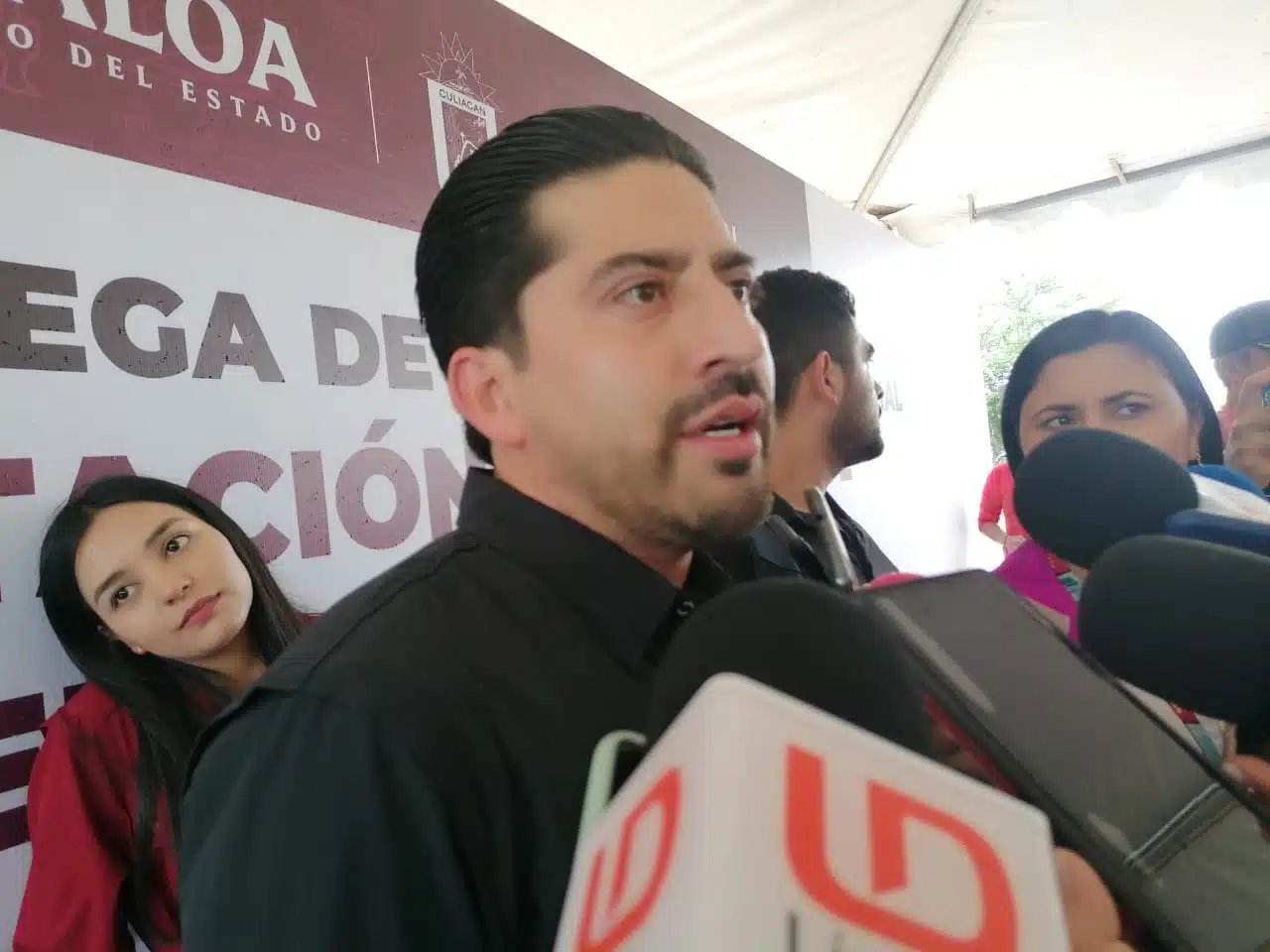 Omar López Campos con medios de prensa