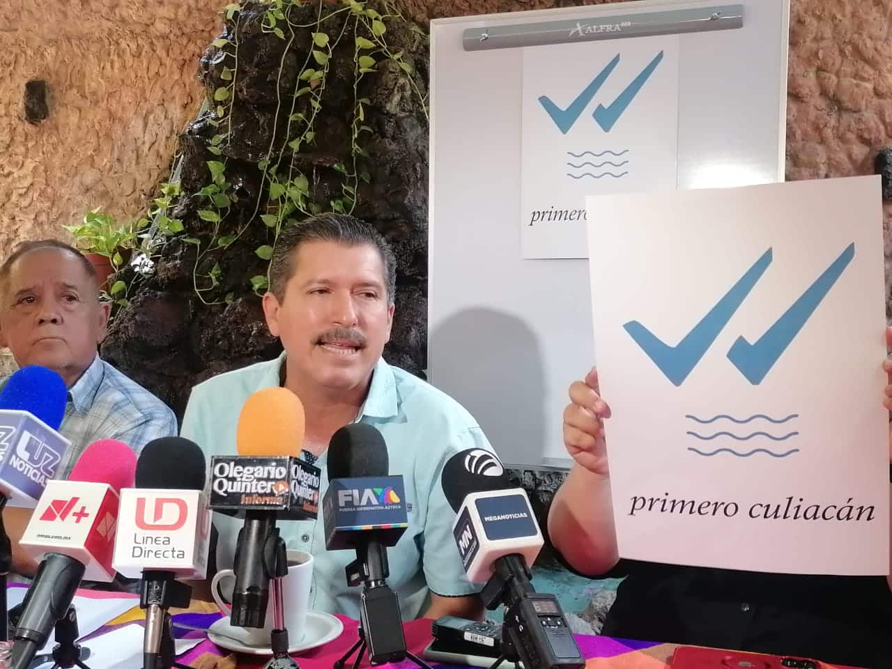 Óscar Sánchez Beltrán de ULCC en entrevista para medios de comunicación
