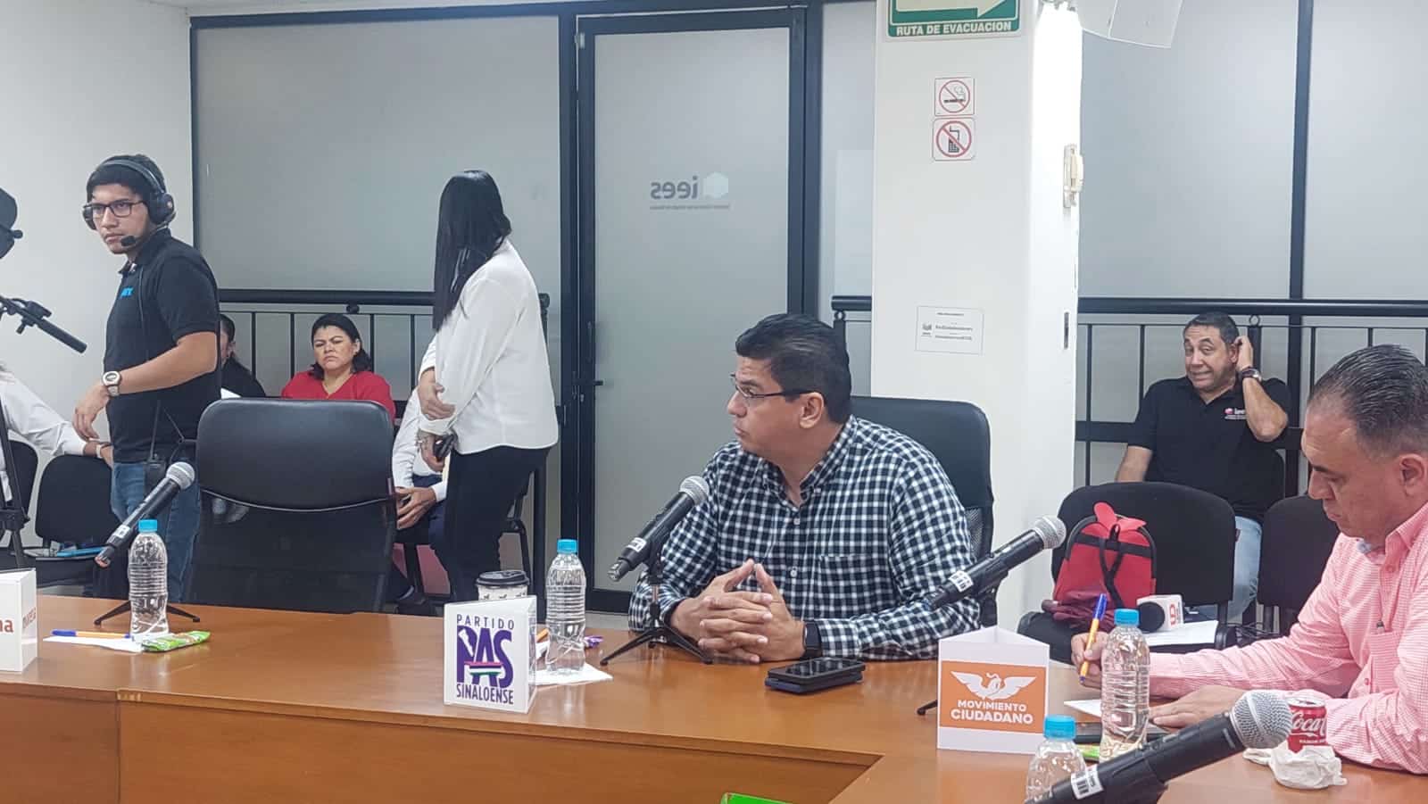Integrantes del Partido Sinaloense en reunión