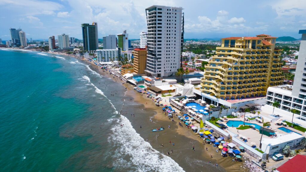 Fotografía aérea de playa de Mazatlán