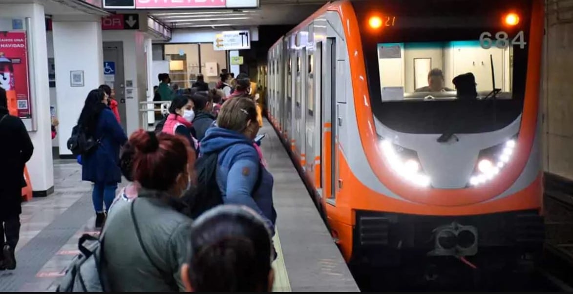 Confirman que joven aventó a mujer a las vías del Metro CDMX