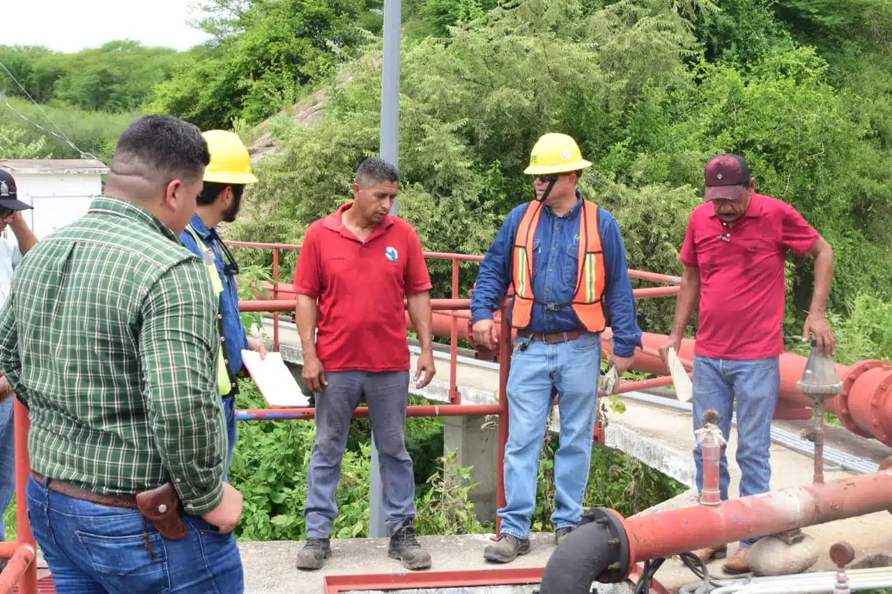 Personal de CFE recorre planta de gua potable en Choix
