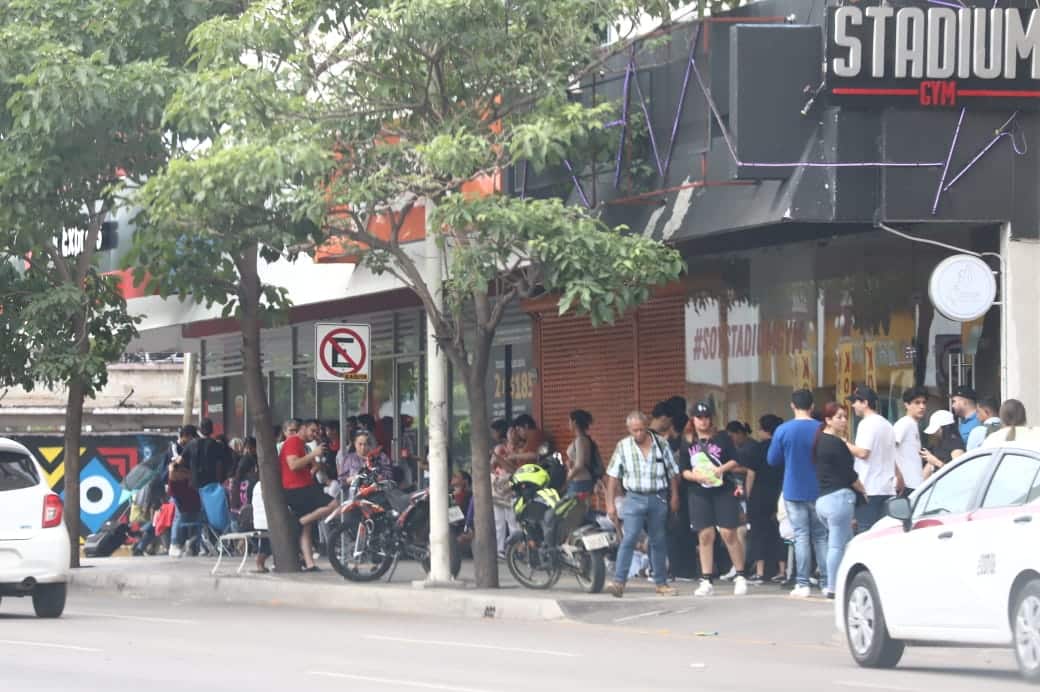 Fila de personas para “Palenque Culiacán 2023”