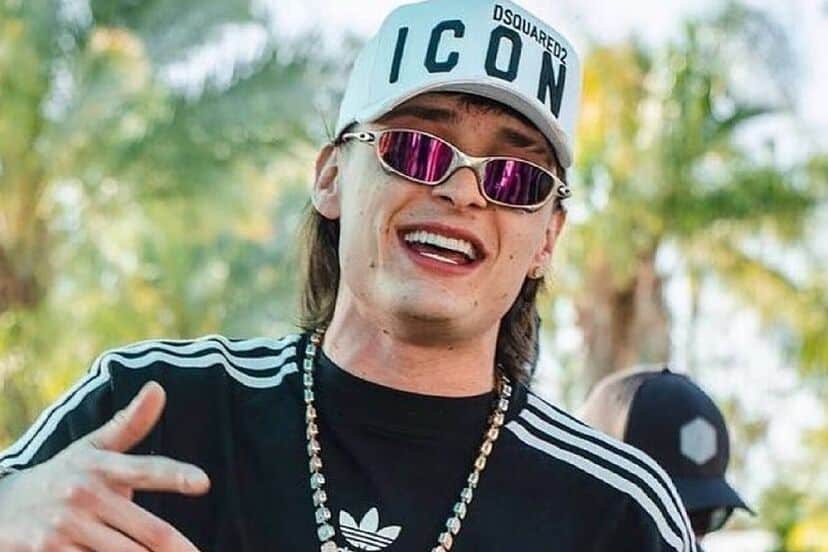Peso Pluma se hace viral por defender a fan durante concierto