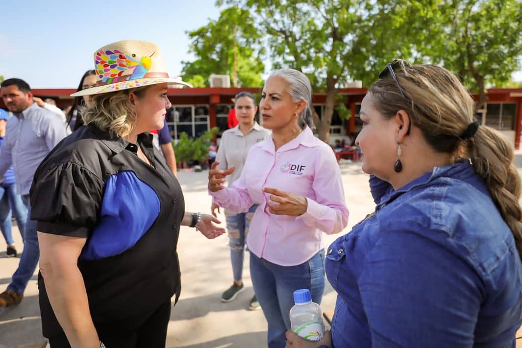 Presidenta del DIF Sinaloa Eneyda Rocha durante su visita al albergue de Guamúchil