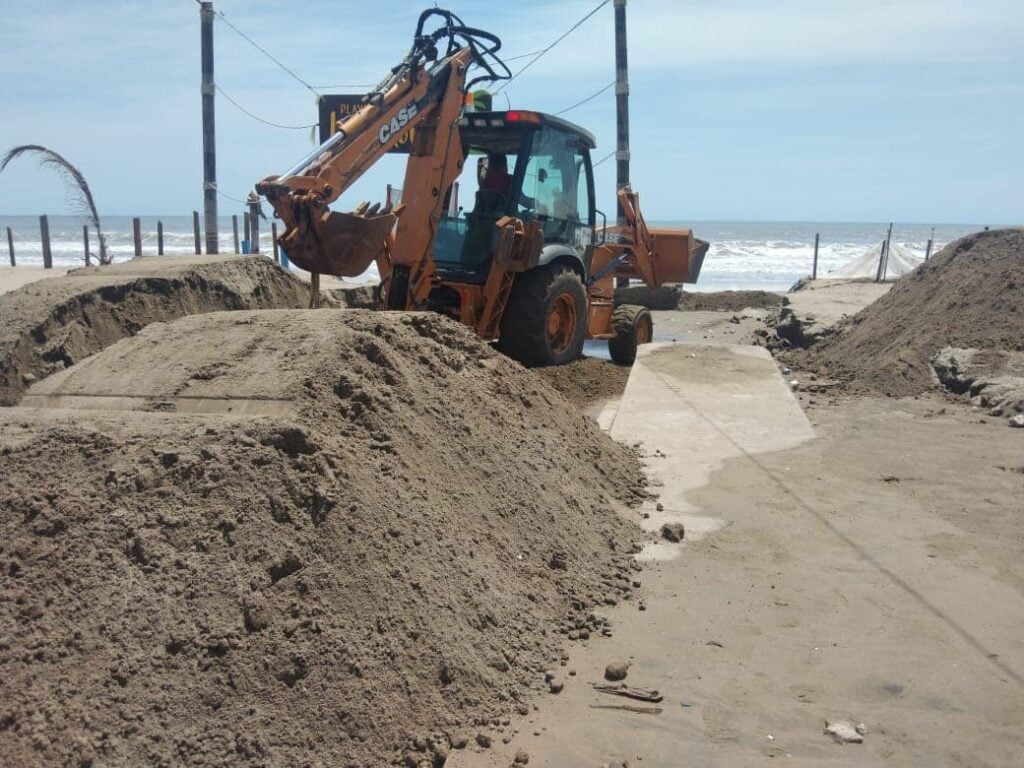 LIMPIANDO PLAYA DE GUASAVE