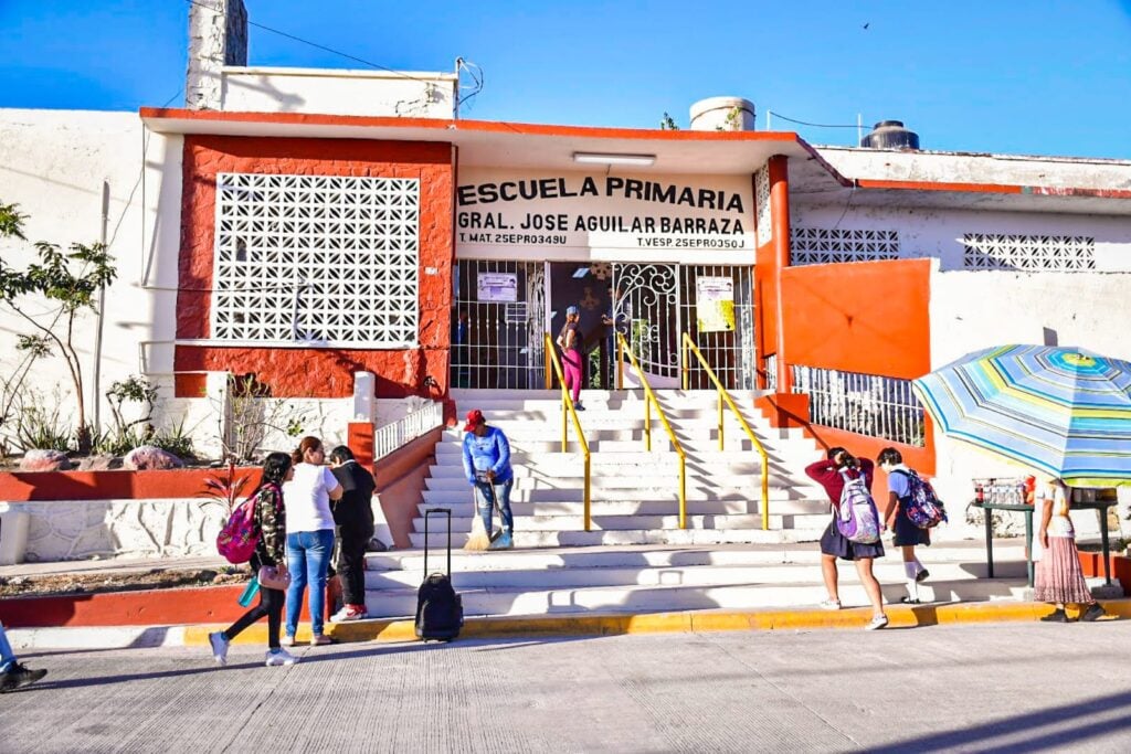 Entrada de una escuela primaria