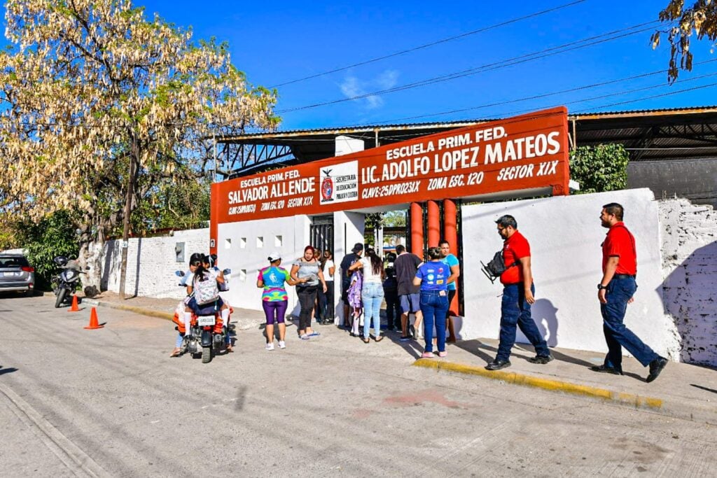 Entrada de una escuela primaria