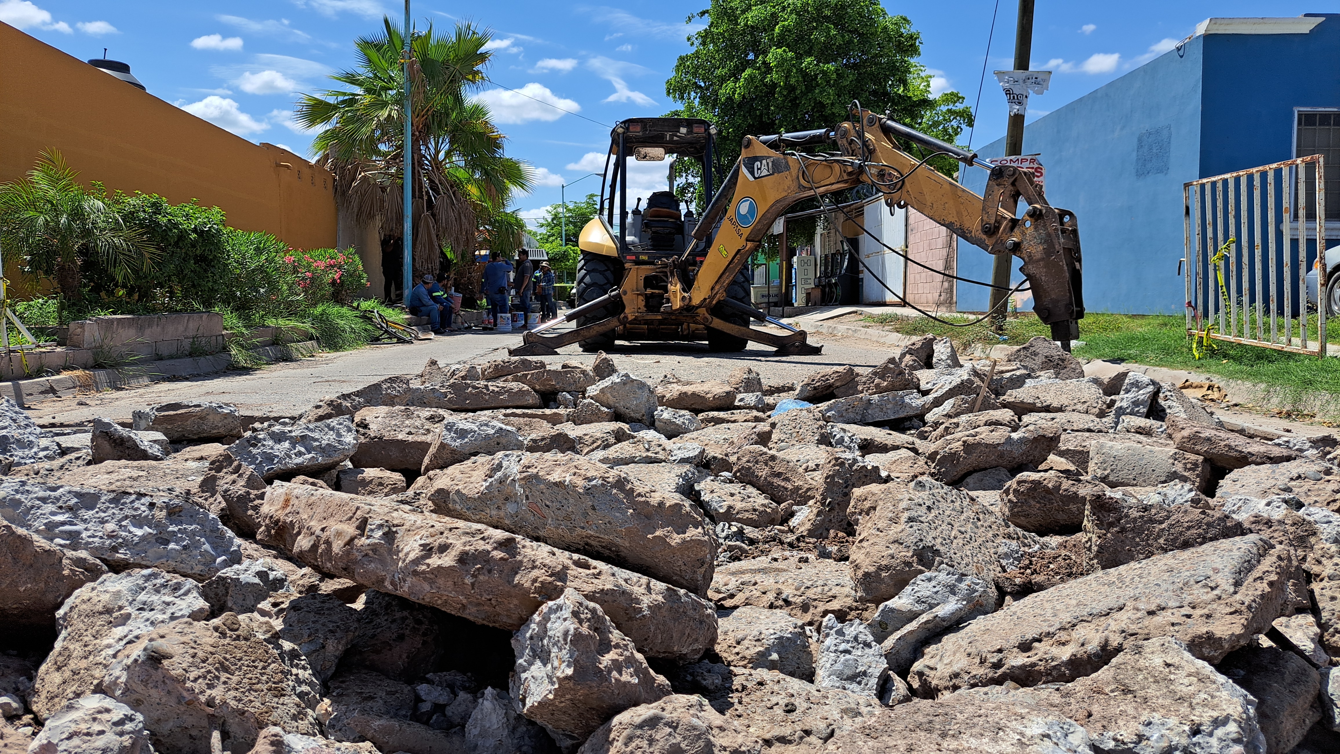 Reparación de calle en Los Valles al sur de Guamúchil