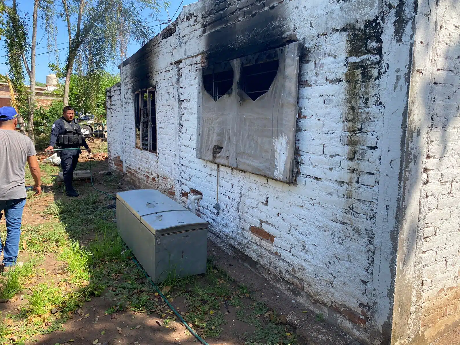 JOVEN LE PRENDE FUEGO A CASA DE SU MADRE