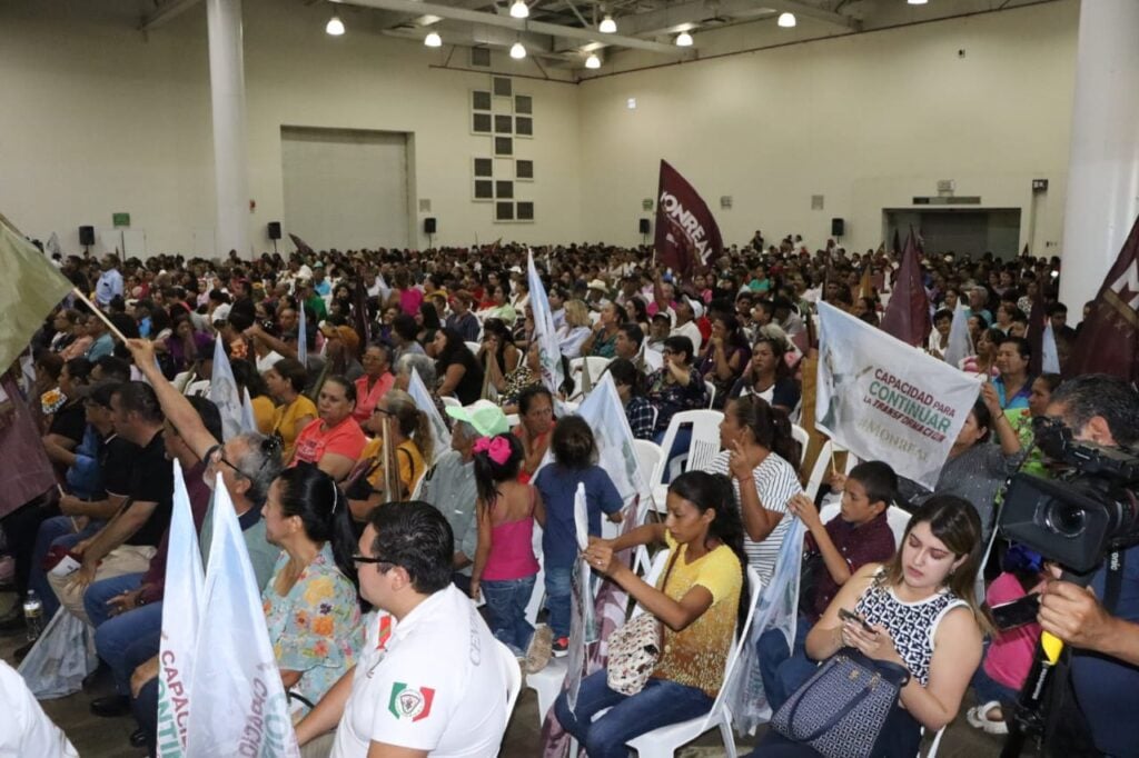 Ricardo Monreal, EN EL CENTRO DE CONVENCIONES EN MAZATLÁN.