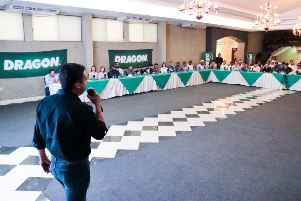 Salón donde se presentó Dragón como alternativa para el cultivo de frutos rojos