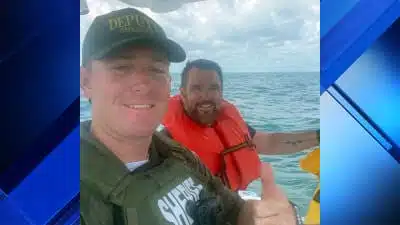 Salvan a piloto tras estrellarse en el Golfo de México