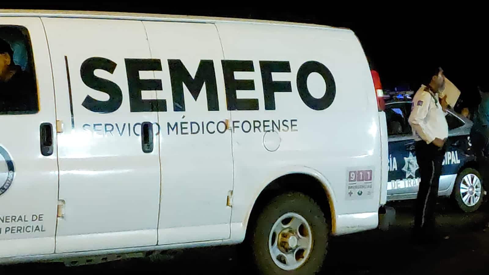 Camioneta de Semefo