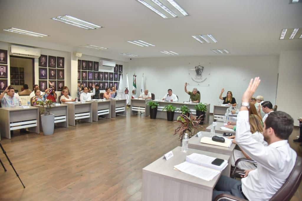 Regidores durante sesión de cabildo de Ahome