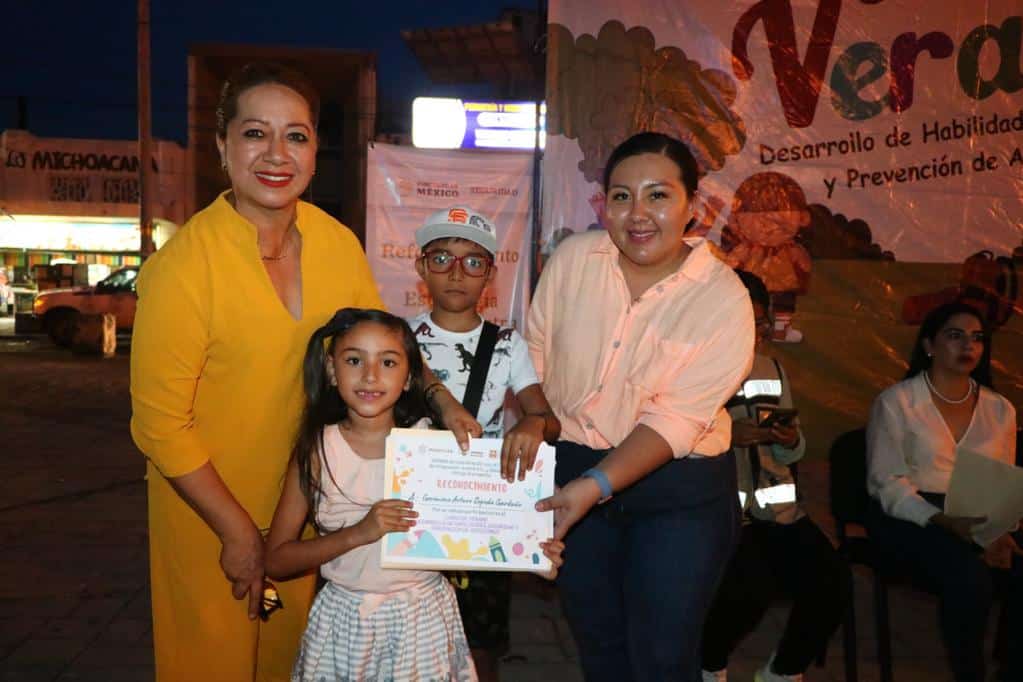 Sipinna entrega reconocimiento a niñas y niños