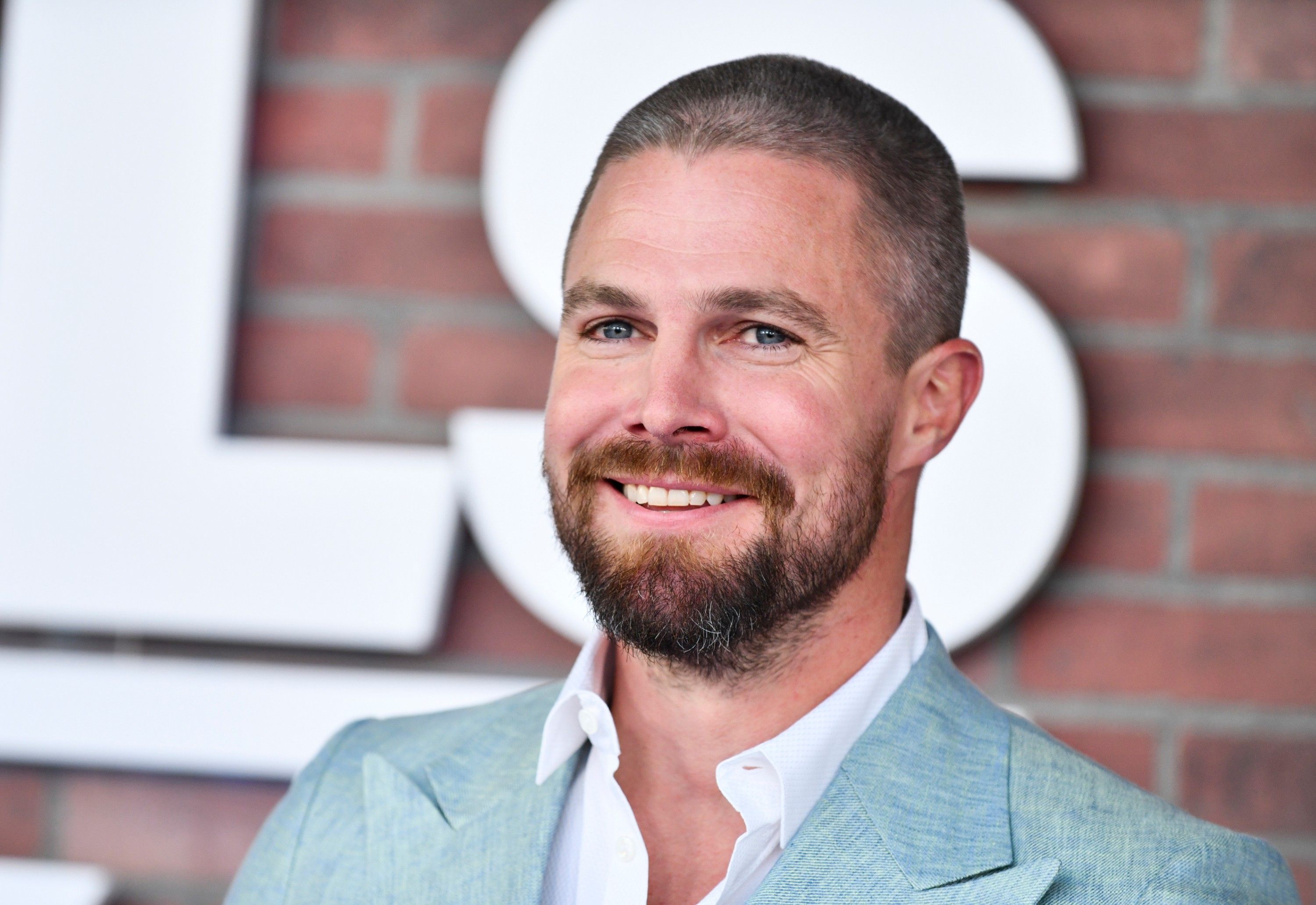 Stephen Amell en campaña de promoción para 
