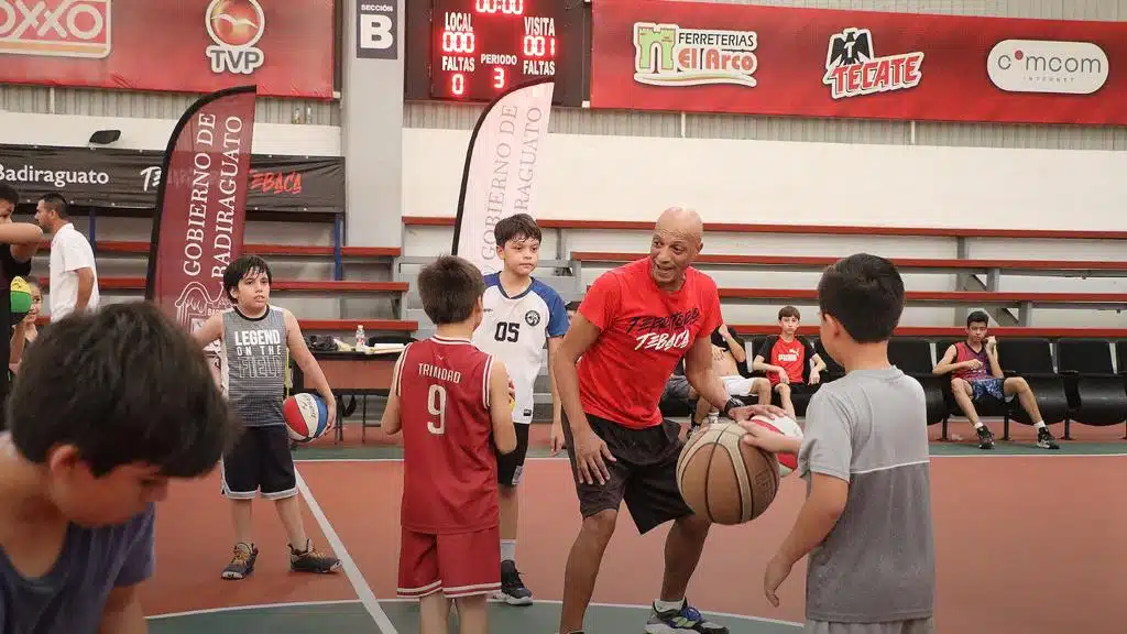 El Summer Camp Basketball es para niños, niñas y jóvenes desde los 6 hasta los 17 años.