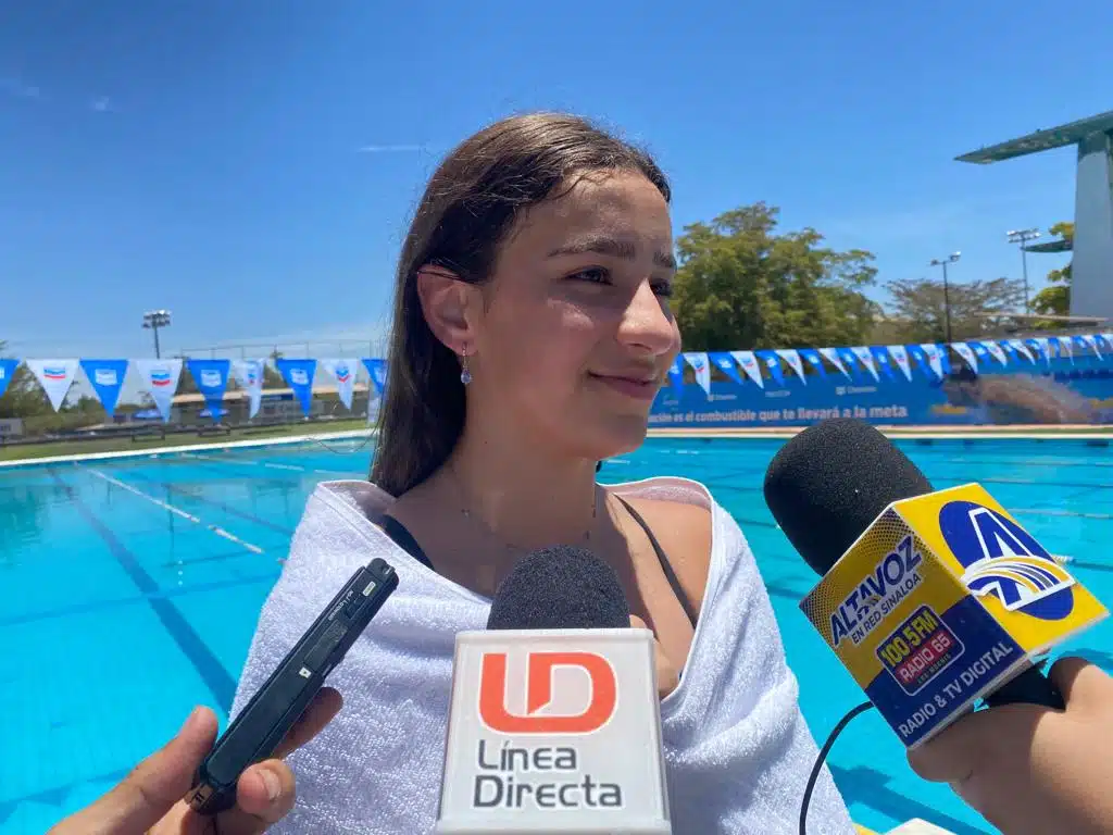 Sylvana Luna en alberca olímpica en Los Mochis