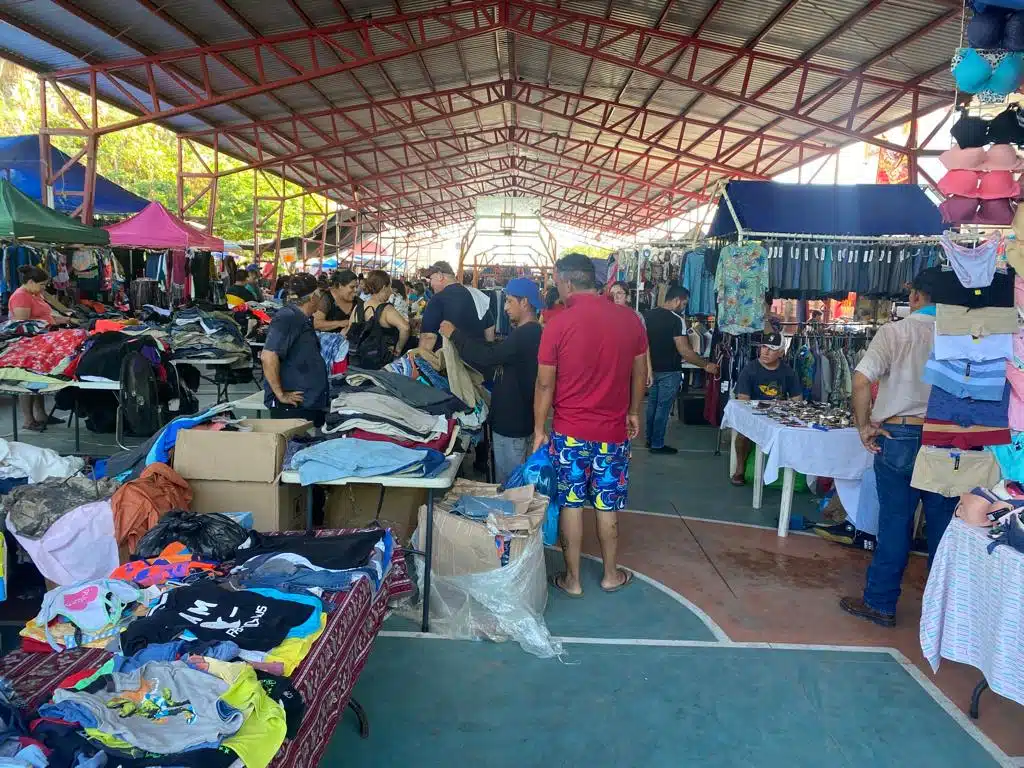 En el tianguis de la colonia Benito Juárez podrás encontrar desde la carne y verduras frescas hasta uno de los braseros.