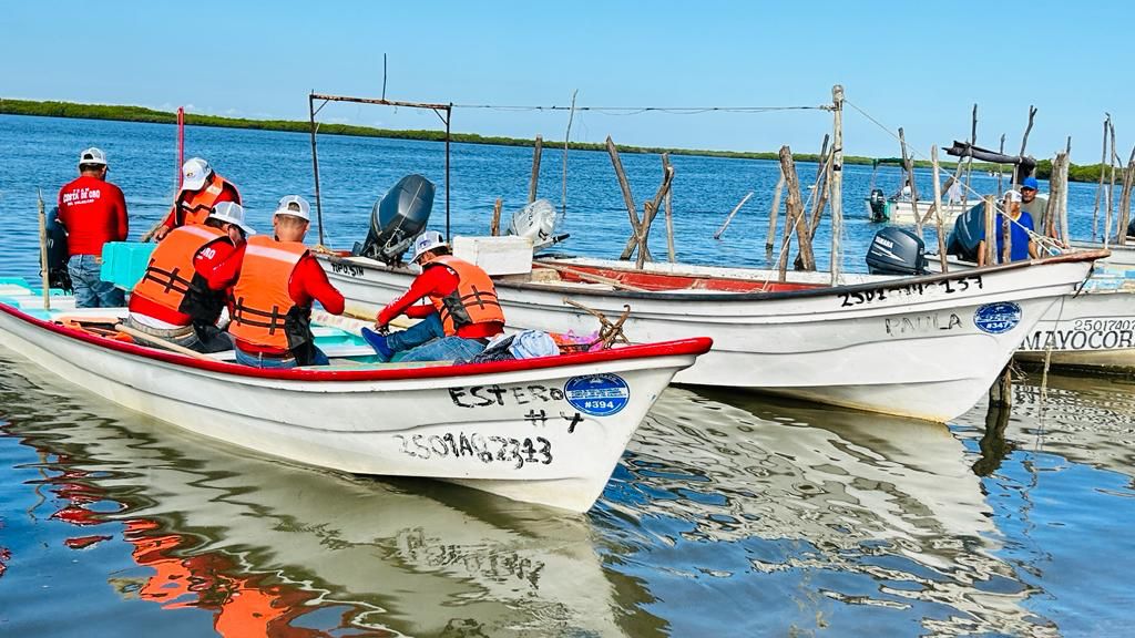 Pescadores en lancha participando en Torneo de Pesca El Colorado-Ahome Fish