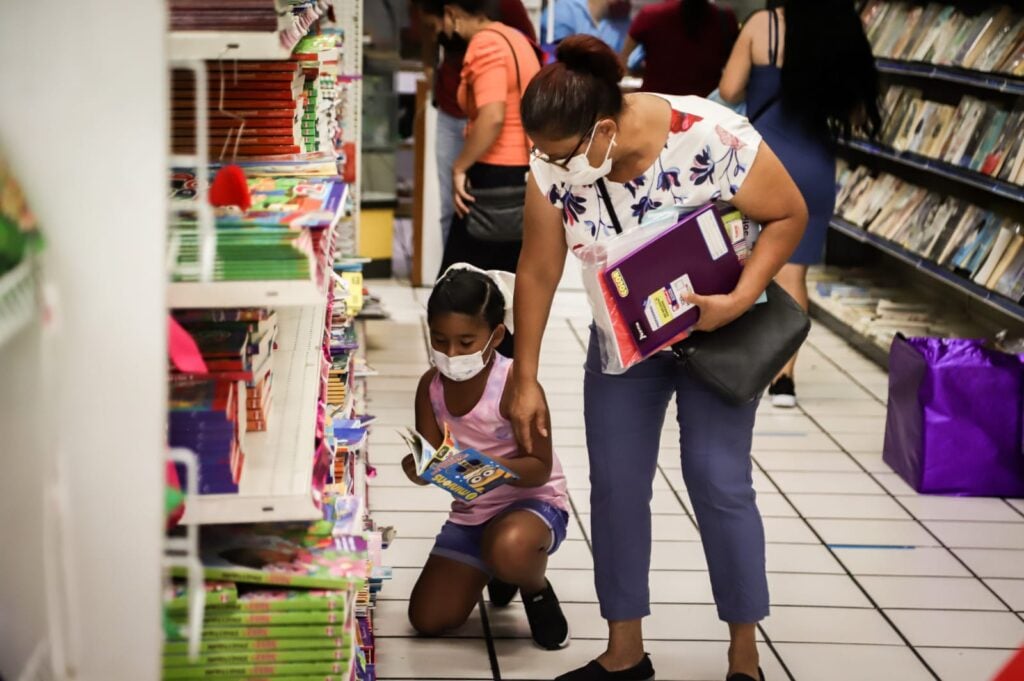 Ventas en comercio útiles escolares