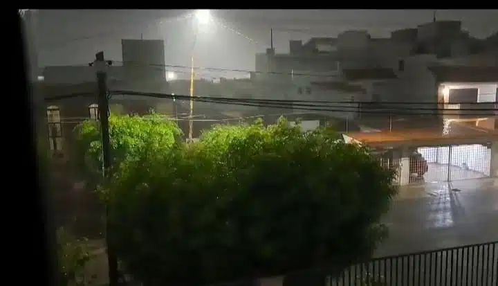 Fuerte lluvia nocturna se registra en Culiacán