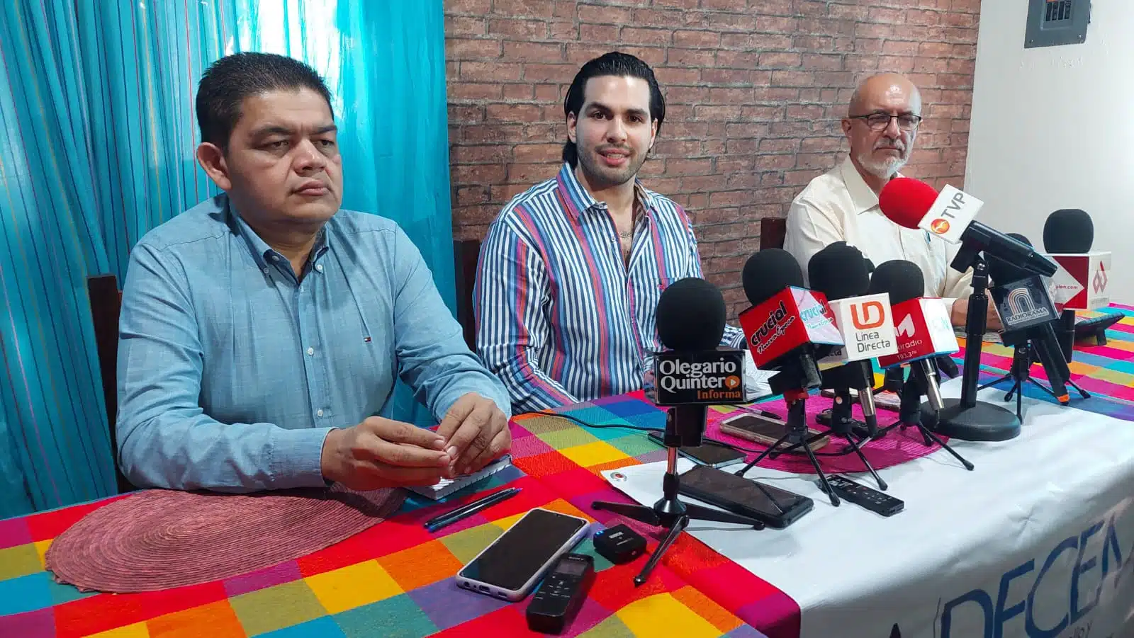 Conferencia de prensa de Julio César Silvas presidente de Adecem