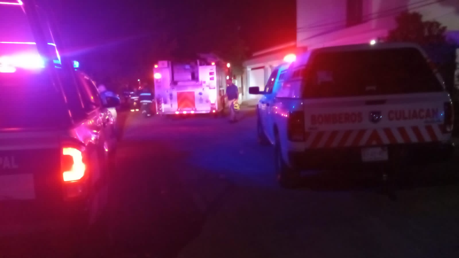 Auto quemado en Aguaruto