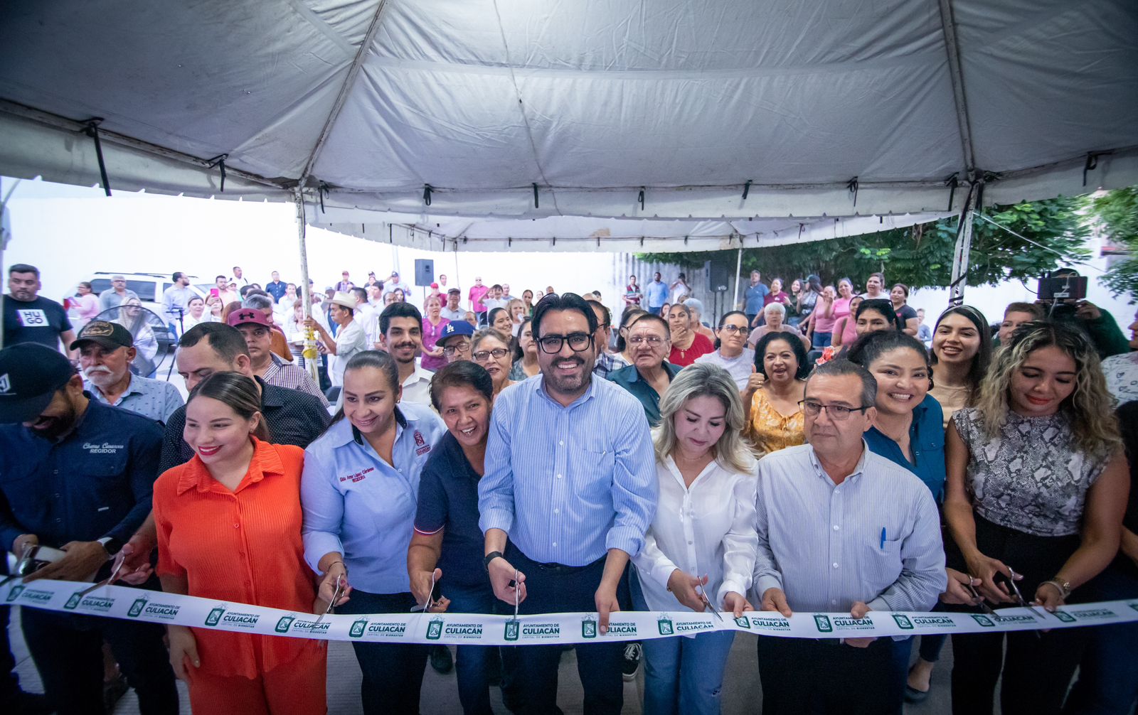 Gámez Mendívil inaugura pavimentación de calles en la colonia Heraclio Bernal, en Culiacán