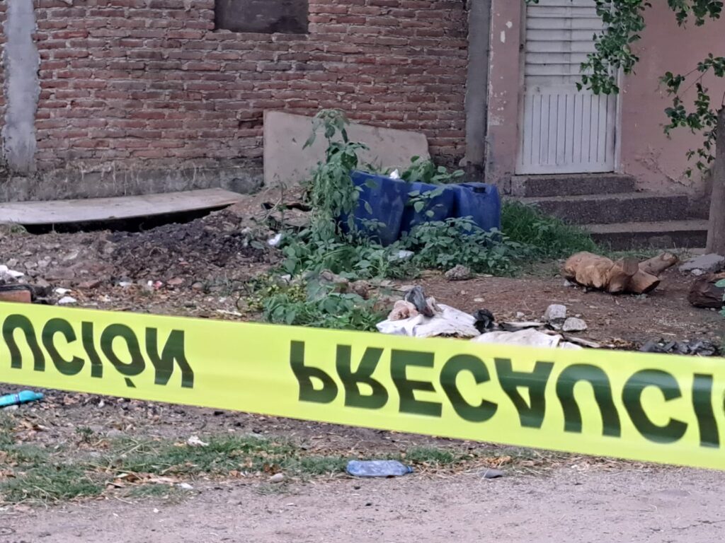 Abandonan bidones con precursores químicos, en calles de la colonia Vicente Guerrero, en Culiacán