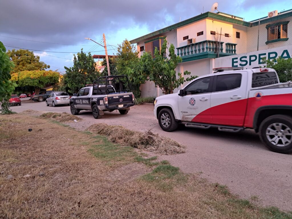 Abandonan bidones con precursores químicos, en calles de la colonia Vicente Guerrero, en Culiacán