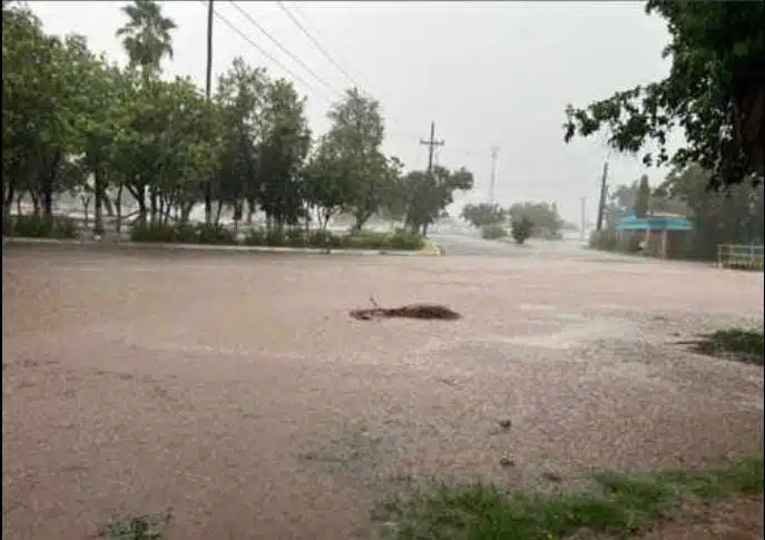 Se registran fuertes lluvias en algunas zonas del norte de Sinaloa