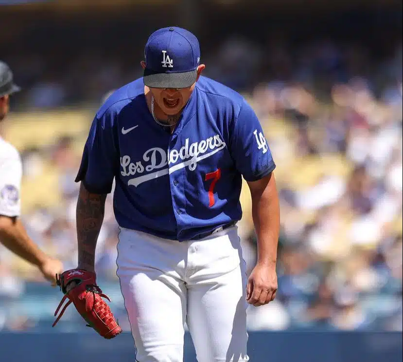 Festeja el sinaloense Julio Urías