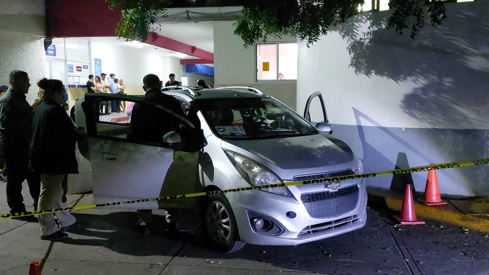 Llegó en un Spark: hombre es atacado a balazos en Los Huizaches y acude a Hospital de Culiacán