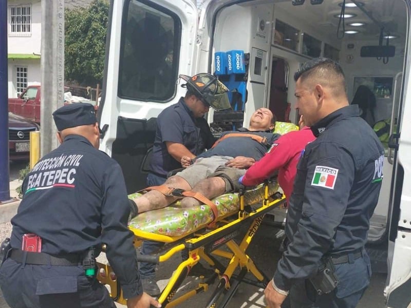 Mujer lanza a su esposo con discapacidad a aguas negras luego de robarle