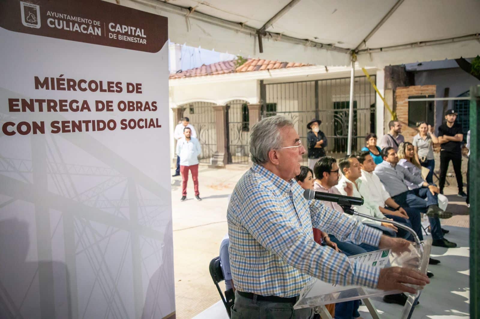 Entregan Gámez Mendívil y Rocha Moya pavimentación de calles en la colonia 5 de Febrero de Culiacán