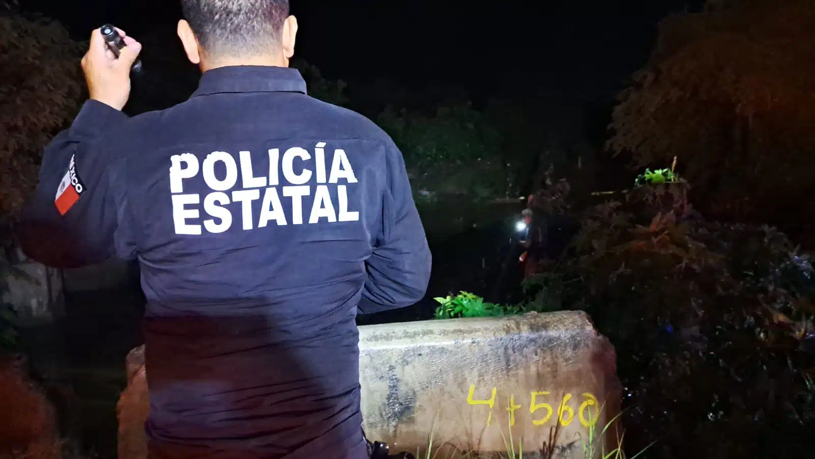 Suspenden búsqueda del chofer de camioneta que fue arrastrado por corriente de canal en Culiacán