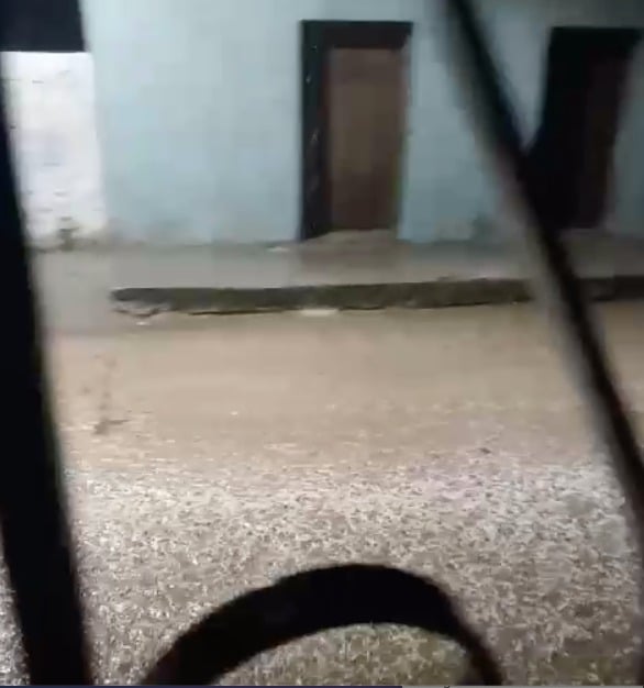 ¡Se desprende el cielo en Chinobampo, El Fuerte! Intensa lluvia afecta a la comunidad