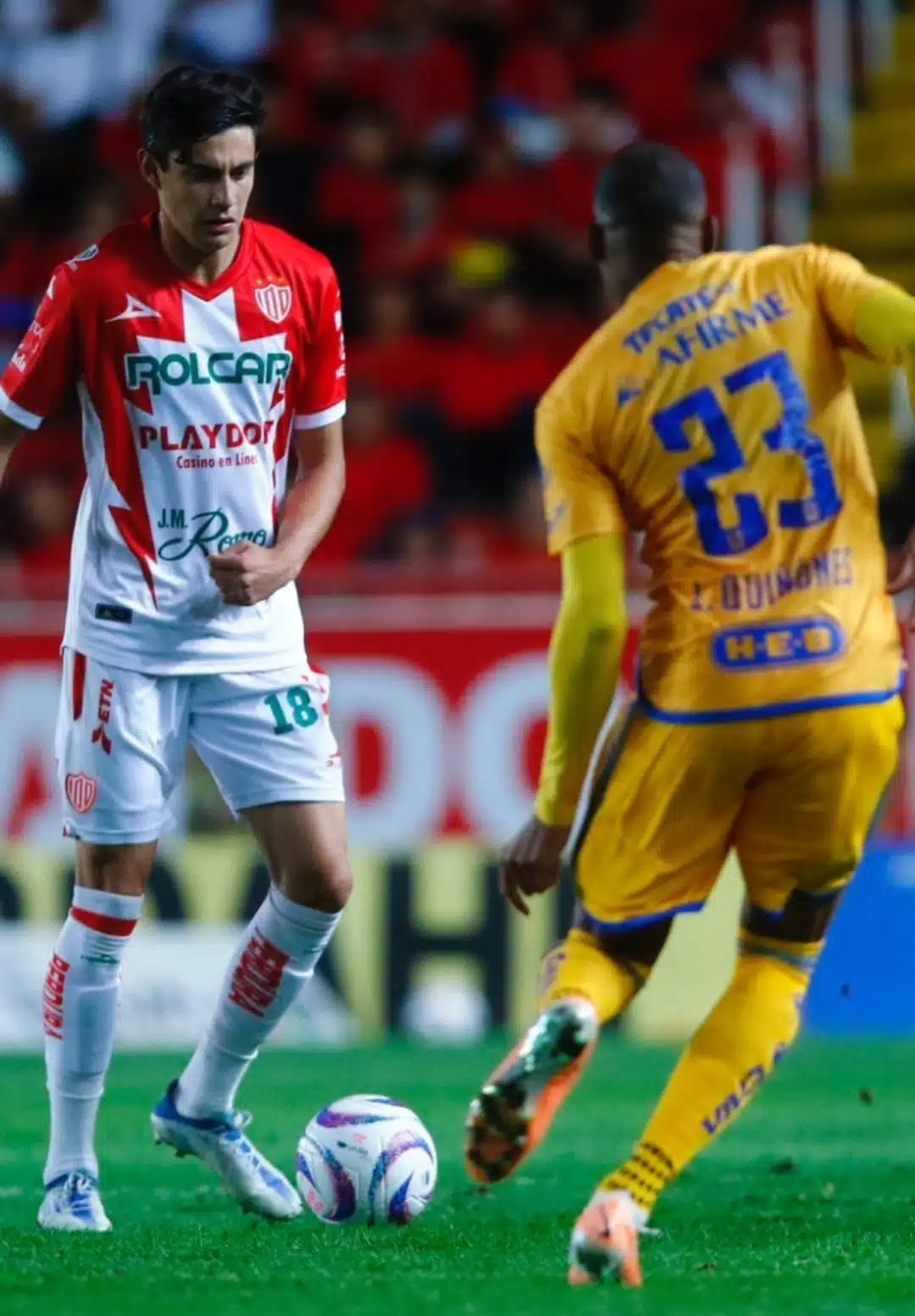 El futbolista guasavense Alfredo Gutiérrez debutó este domingo 20 de agosto en la derrota del Necaxa ante Tigres