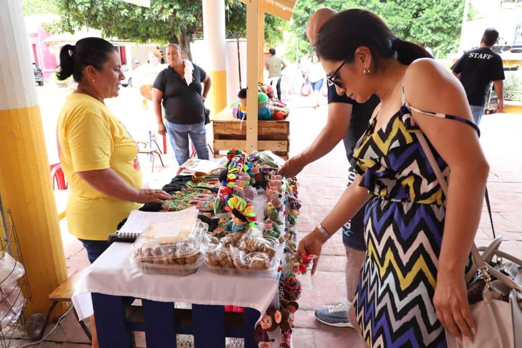 ¡Por amor a su tierra! Se convierten en anfitriones turísticos en La Noria