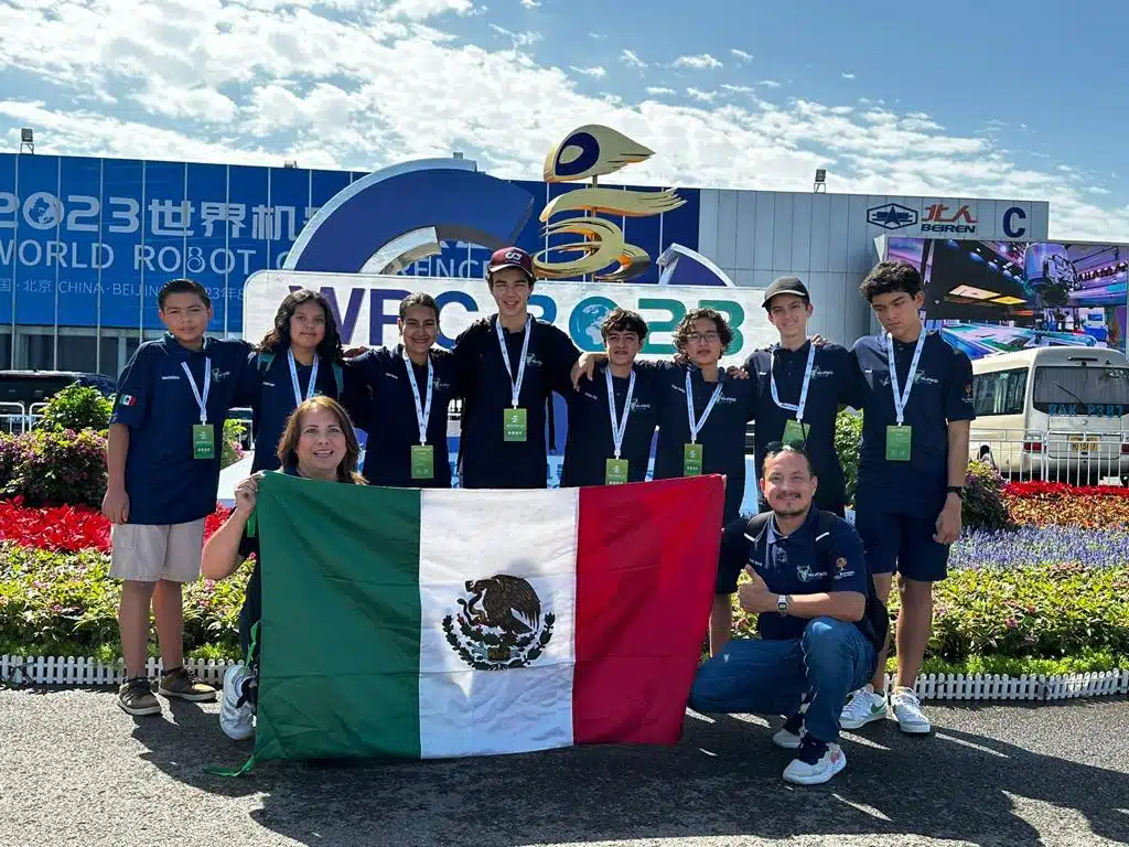 ¡Representan a México! Alumnos del Vía Reggio, de Culiacán, participan en concurso de robótica en China