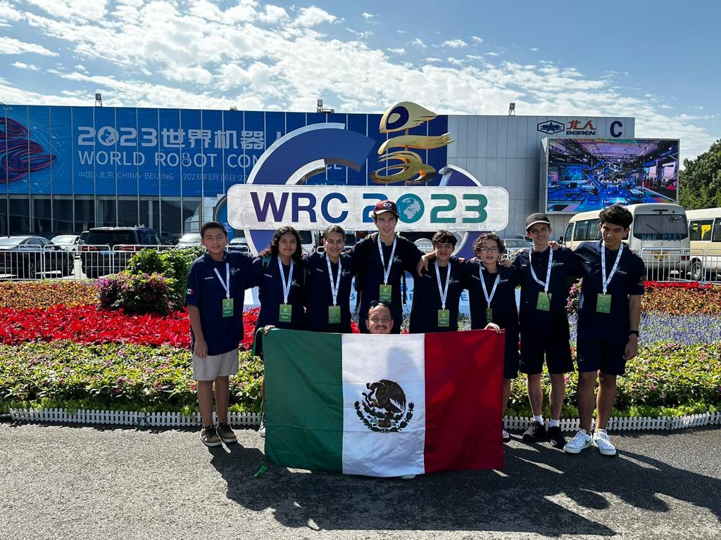 ¡Representan a México! Alumnos del Vía Reggio, de Culiacán, participan en concurso de robótica en China