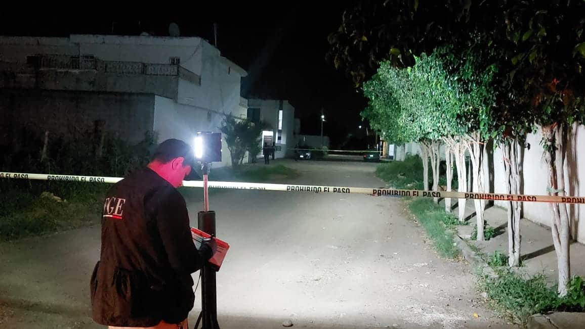 Un tatuaje con la leyenda "Chavalitos" tiene el hombre encontrado estrangulado al sur de Culiacán 